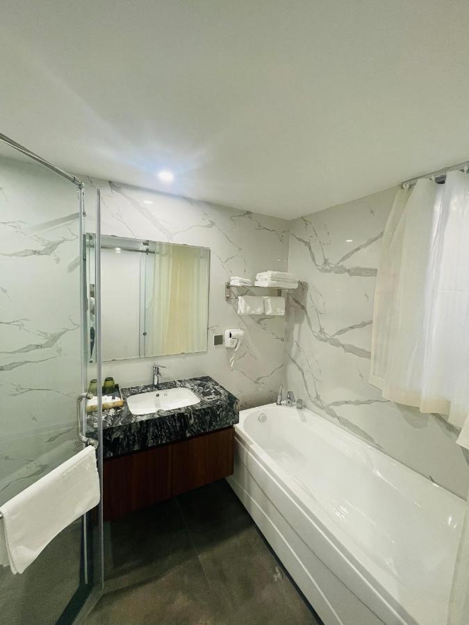 Luxury Phoenix Hotel 박 닌 외부 사진